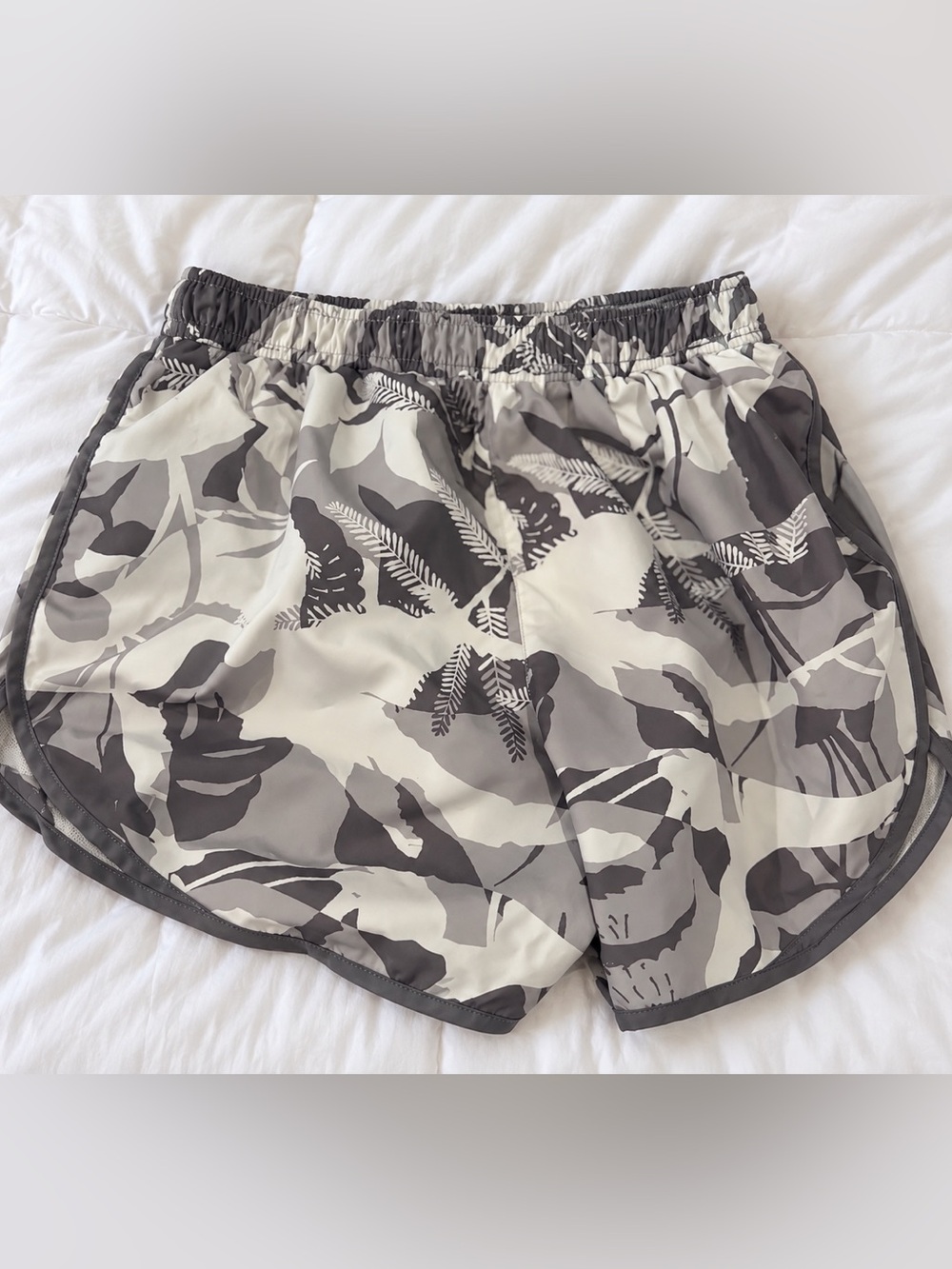 Women's Nike Dri Fir Gray Botanical Print Elastic Waist Shorts
